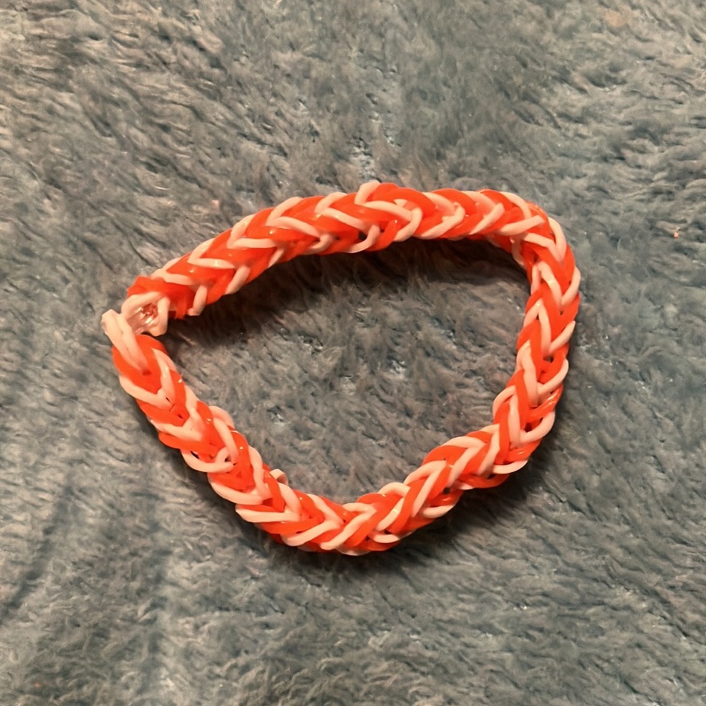 I’m selling bracelets - Picture 3 of 4